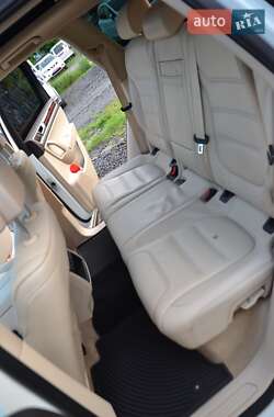 Внедорожник / Кроссовер Volkswagen Touareg 2012 в 