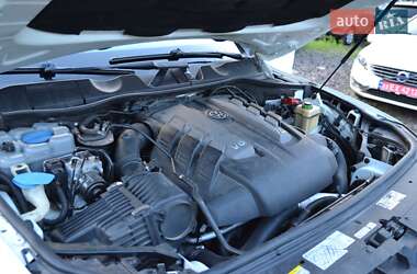 Внедорожник / Кроссовер Volkswagen Touareg 2012 в 