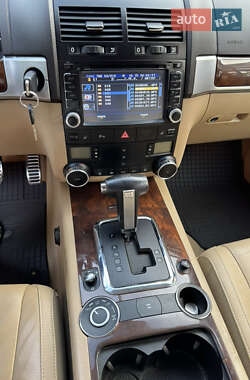 Внедорожник / Кроссовер Volkswagen Touareg 2007 в 