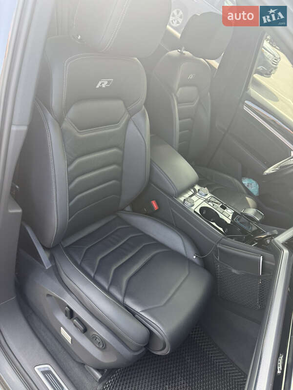 Позашляховик / Кросовер Volkswagen Touareg 2019 в Вінниці