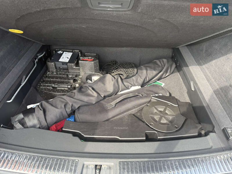 Позашляховик / Кросовер Volkswagen Touareg 2019 в Вінниці