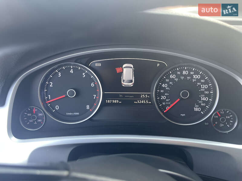 Внедорожник / Кроссовер Volkswagen Touareg 2014 в Городке