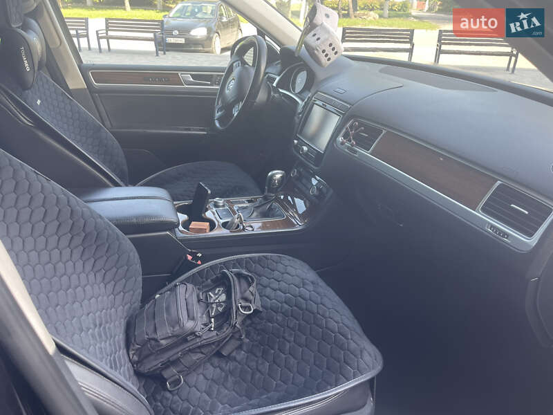 Внедорожник / Кроссовер Volkswagen Touareg 2014 в Городке