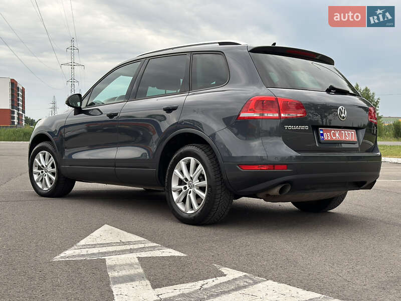Внедорожник / Кроссовер Volkswagen Touareg 2012 в Луцке