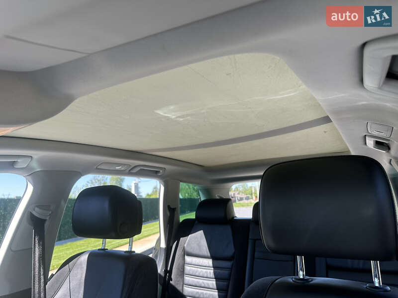 Внедорожник / Кроссовер Volkswagen Touareg 2012 в Луцке