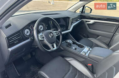 Внедорожник / Кроссовер Volkswagen Touareg 2019 в 