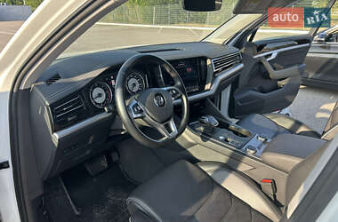 Внедорожник / Кроссовер Volkswagen Touareg 2019 в 