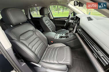 Позашляховик / Кросовер Volkswagen Touareg 2020 в 
