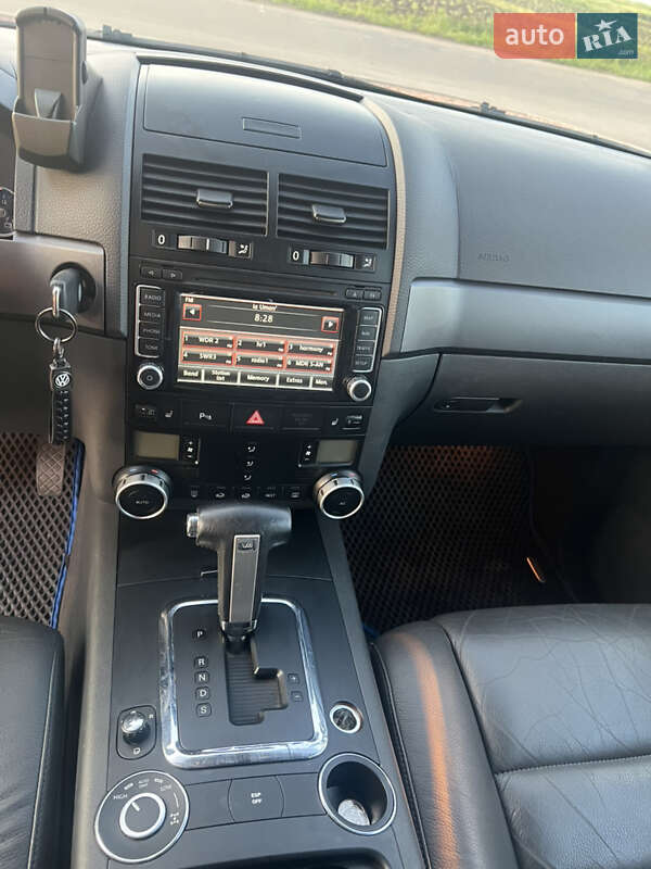 Внедорожник / Кроссовер Volkswagen Touareg 2008 в Голованевске