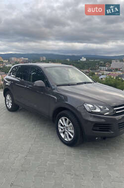 Внедорожник / Кроссовер Volkswagen Touareg 2012 в 
