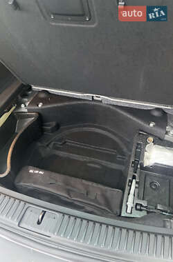 Внедорожник / Кроссовер Volkswagen Touareg 2012 в 