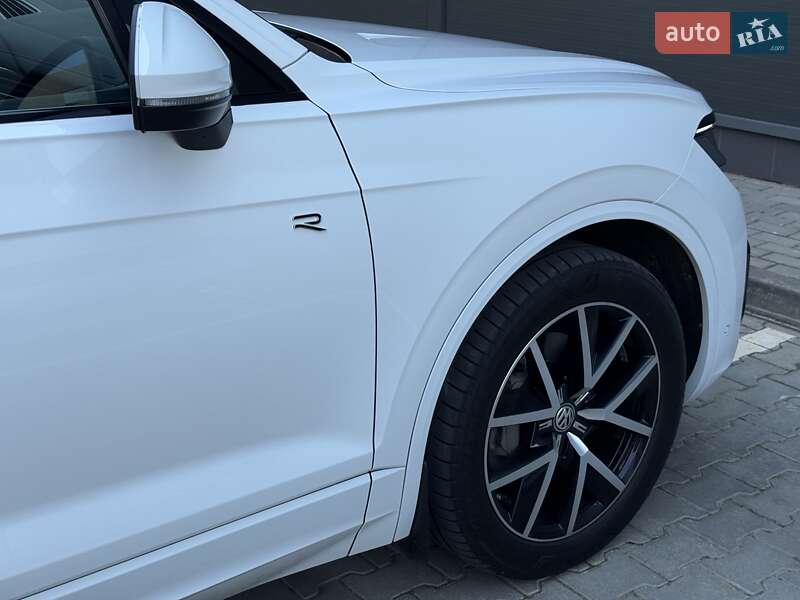 Внедорожник / Кроссовер Volkswagen Touareg 2018 в Черновцах