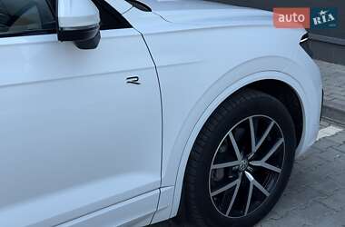 Позашляховик / Кросовер Volkswagen Touareg 2018 в 