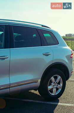 Внедорожник / Кроссовер Volkswagen Touareg 2013 в 