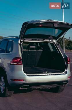 Внедорожник / Кроссовер Volkswagen Touareg 2013 в 