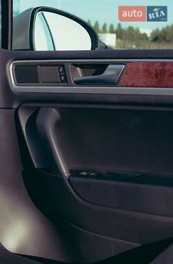Внедорожник / Кроссовер Volkswagen Touareg 2013 в 