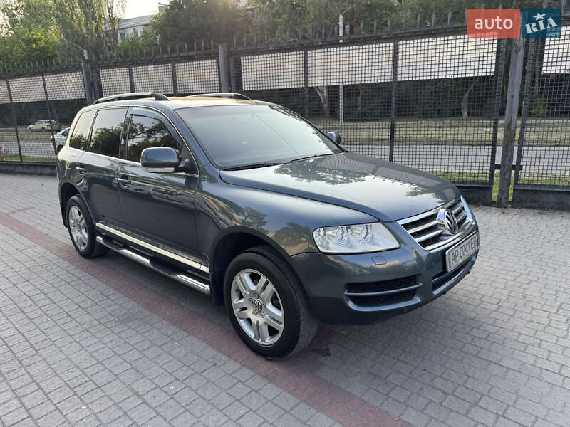 Внедорожник / Кроссовер Volkswagen Touareg 2004 в 