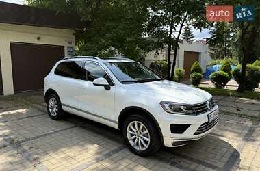 Позашляховик / Кросовер Volkswagen Touareg 2015 в Києві