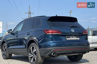 Внедорожник / Кроссовер Volkswagen Touareg 2018 в 