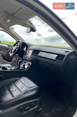 Внедорожник / Кроссовер Volkswagen Touareg 2016 в 