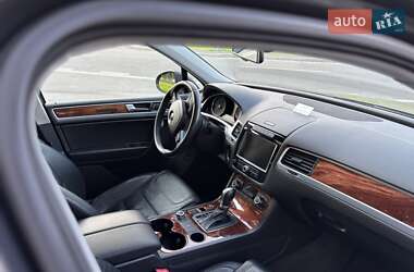 Внедорожник / Кроссовер Volkswagen Touareg 2010 в 