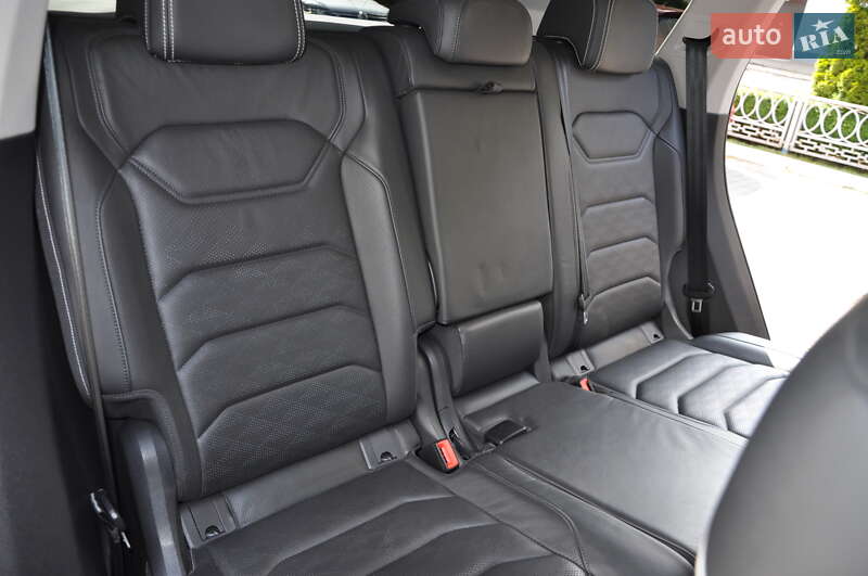 Внедорожник / Кроссовер Volkswagen Touareg 2018 в Одессе