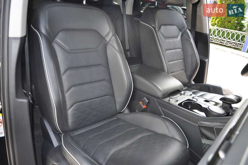 Внедорожник / Кроссовер Volkswagen Touareg 2018 в Одессе