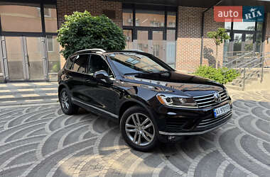 Внедорожник / Кроссовер Volkswagen Touareg 2015 в Ирпене