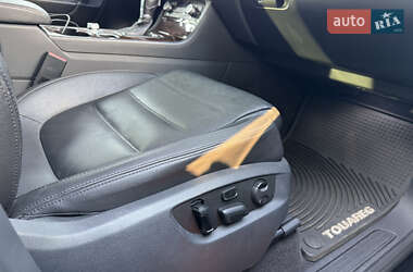 Внедорожник / Кроссовер Volkswagen Touareg 2015 в 