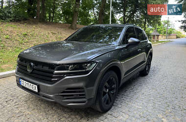 Позашляховик / Кросовер Volkswagen Touareg 2018 в Чернівцях