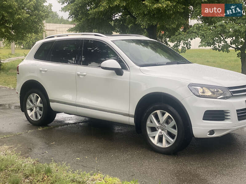Позашляховик / Кросовер Volkswagen Touareg 2013 в Києві