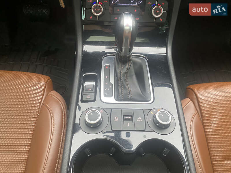 Позашляховик / Кросовер Volkswagen Touareg 2013 в Києві