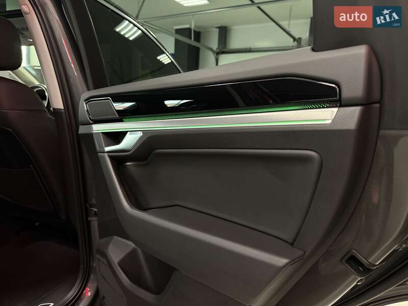 Позашляховик / Кросовер Volkswagen Touareg 2019 в Тернополі