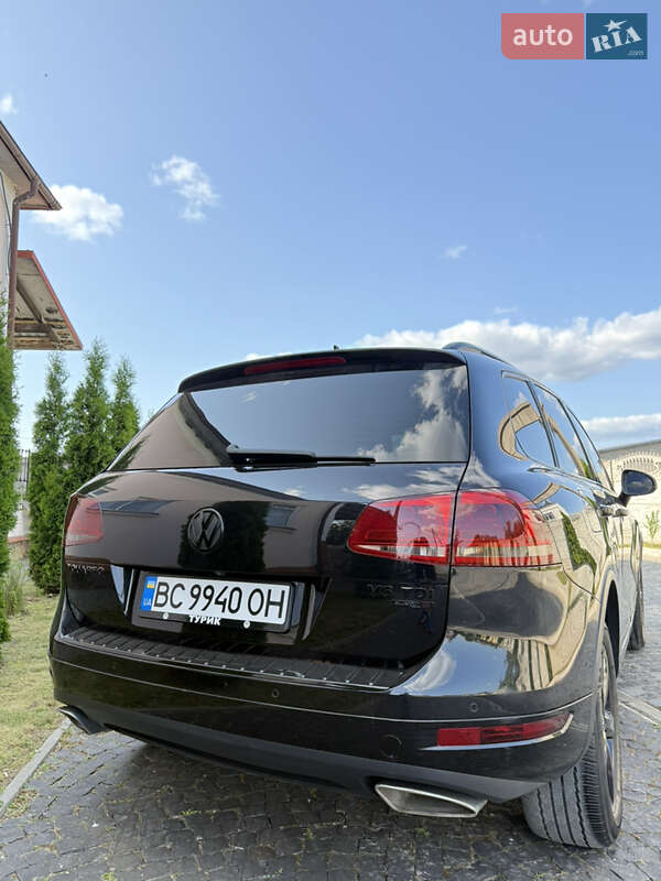 Внедорожник / Кроссовер Volkswagen Touareg 2011 в Золочеве