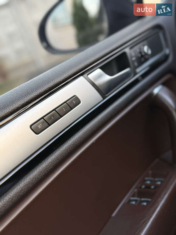 Внедорожник / Кроссовер Volkswagen Touareg 2011 в Золочеве