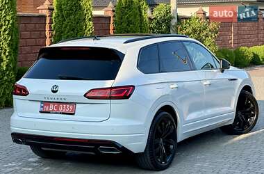 Позашляховик / Кросовер Volkswagen Touareg 2022 в 