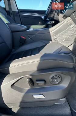 Внедорожник / Кроссовер Volkswagen Touareg 2021 в 