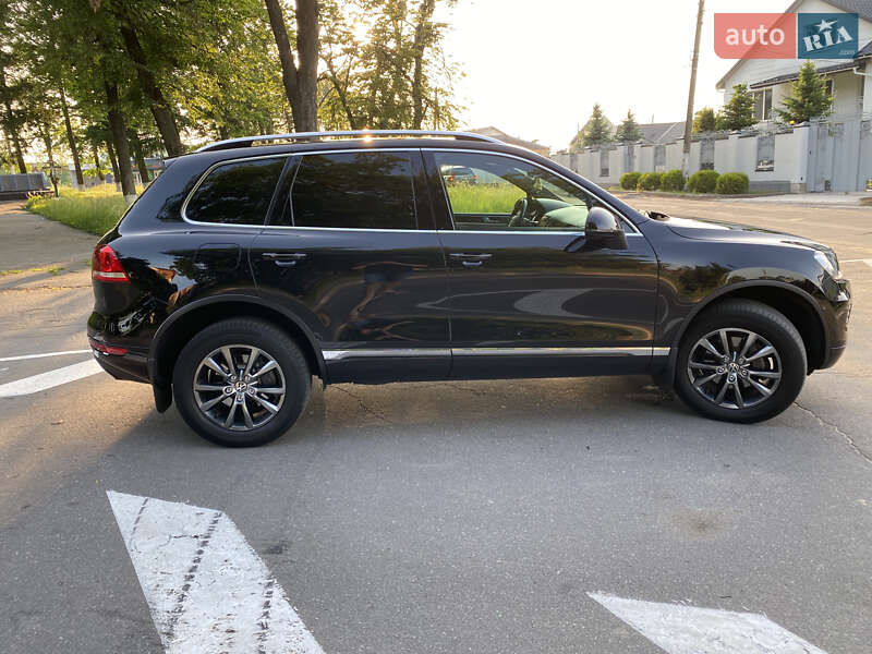 Внедорожник / Кроссовер Volkswagen Touareg 2013 в Виннице