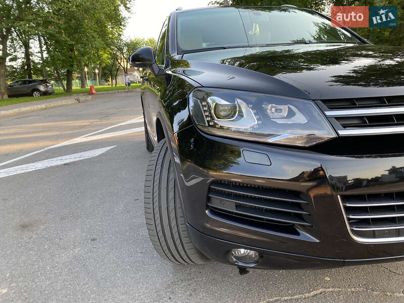 Внедорожник / Кроссовер Volkswagen Touareg 2013 в Виннице