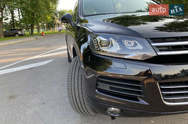 Внедорожник / Кроссовер Volkswagen Touareg 2013 в 