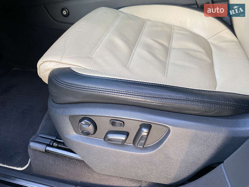 Внедорожник / Кроссовер Volkswagen Touareg 2013 в Виннице