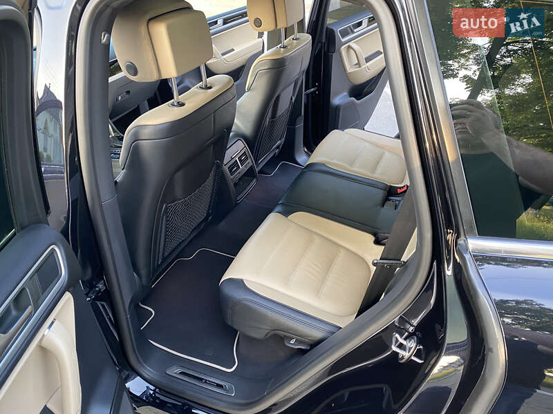 Внедорожник / Кроссовер Volkswagen Touareg 2013 в Виннице