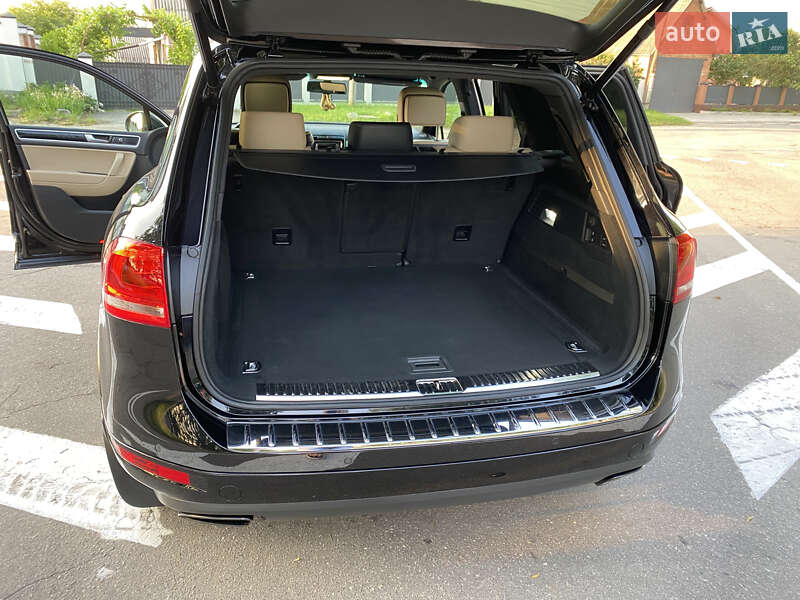 Внедорожник / Кроссовер Volkswagen Touareg 2013 в Виннице