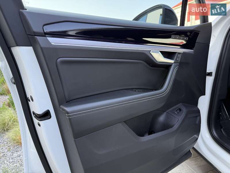 Внедорожник / Кроссовер Volkswagen Touareg 2019 в Луцке