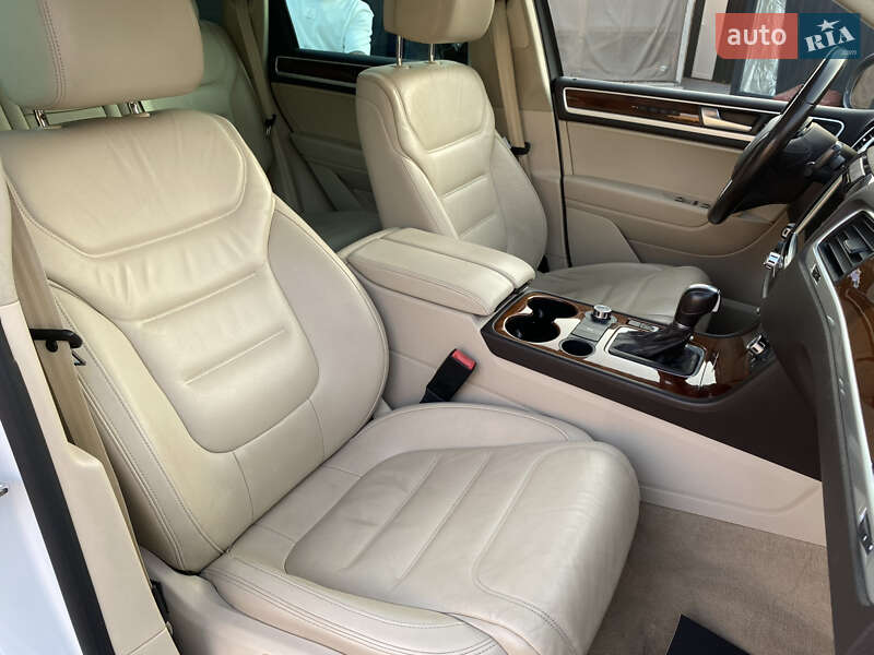 Внедорожник / Кроссовер Volkswagen Touareg 2014 в Виннице
