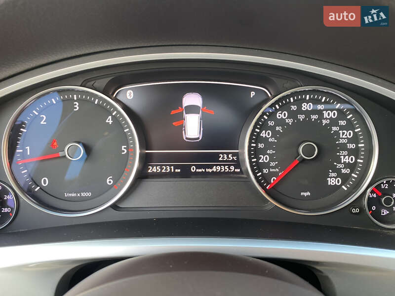 Внедорожник / Кроссовер Volkswagen Touareg 2014 в Виннице