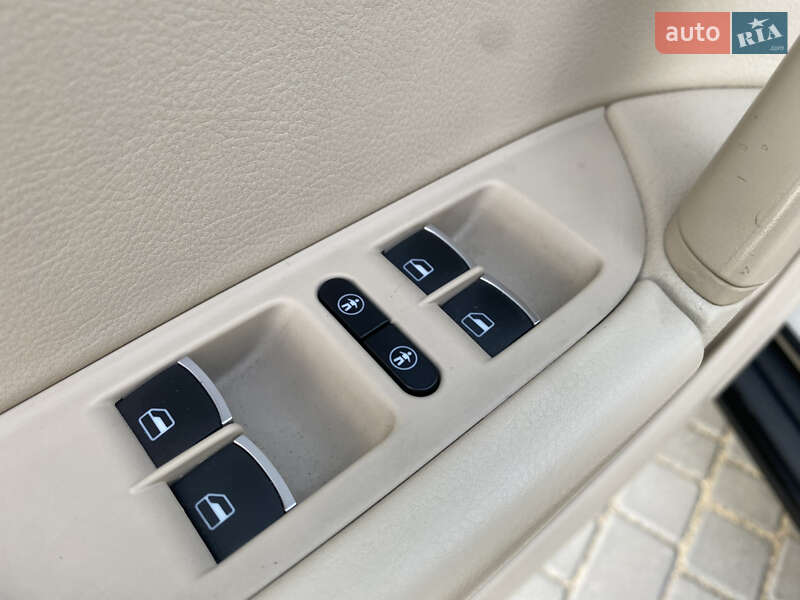 Внедорожник / Кроссовер Volkswagen Touareg 2014 в Виннице