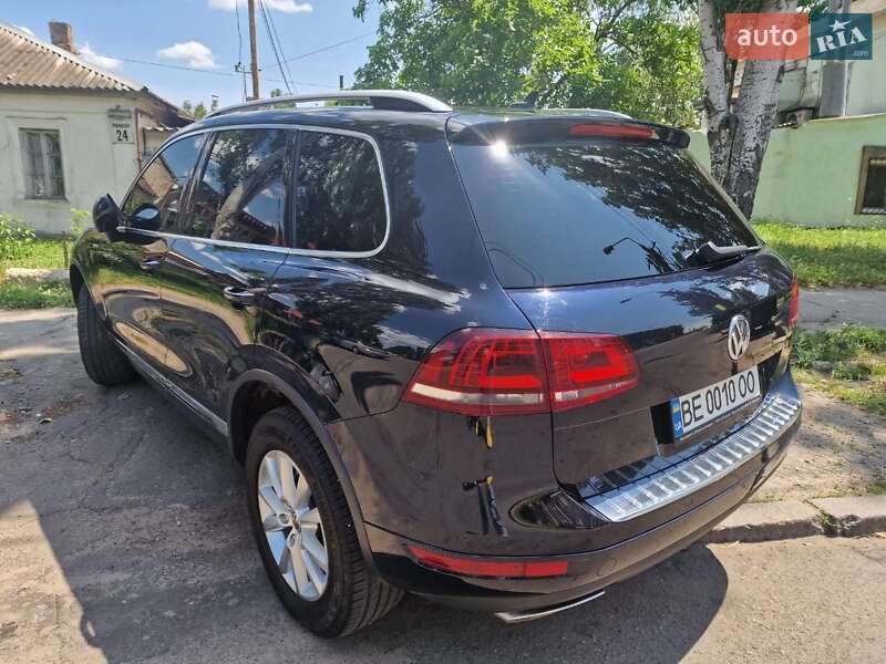 Внедорожник / Кроссовер Volkswagen Touareg 2014 в Николаеве