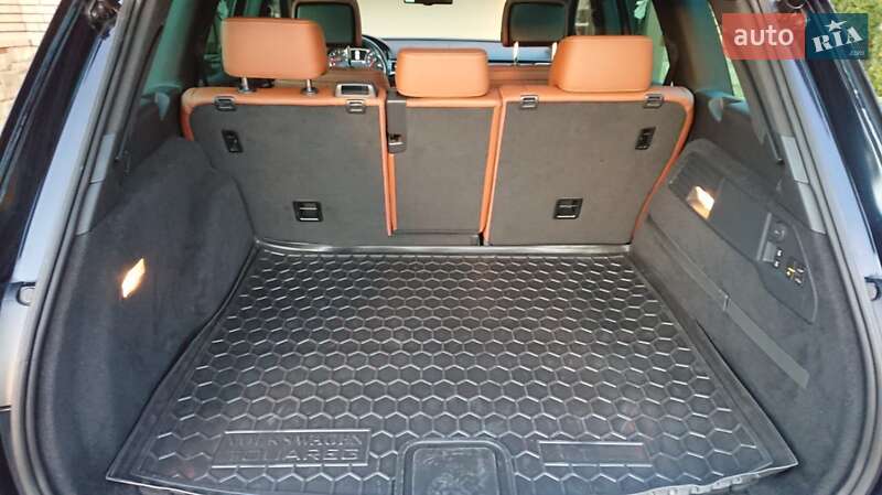 Внедорожник / Кроссовер Volkswagen Touareg 2014 в Николаеве