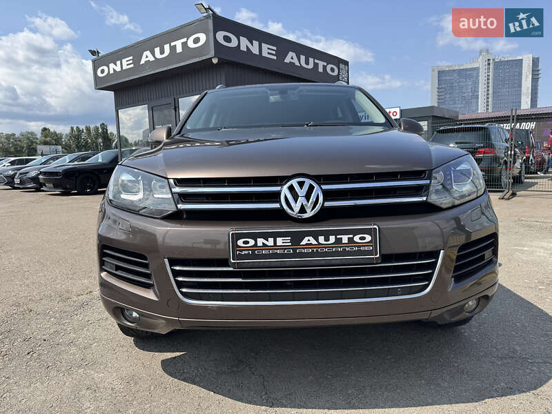 Позашляховик / Кросовер Volkswagen Touareg 2012 в Києві